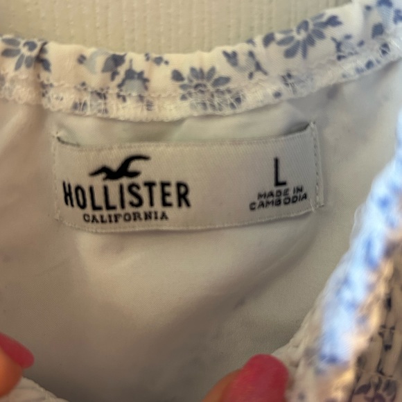 White/ baby blue floral women’s t- shirt blouse from hollister size large. - Picture 3 of 3